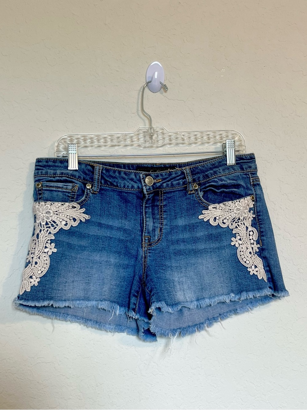 Jessica Simpson Low Rise Lace Denim Cutoff Shorts 30 Y2K Boho Country Cowgirl